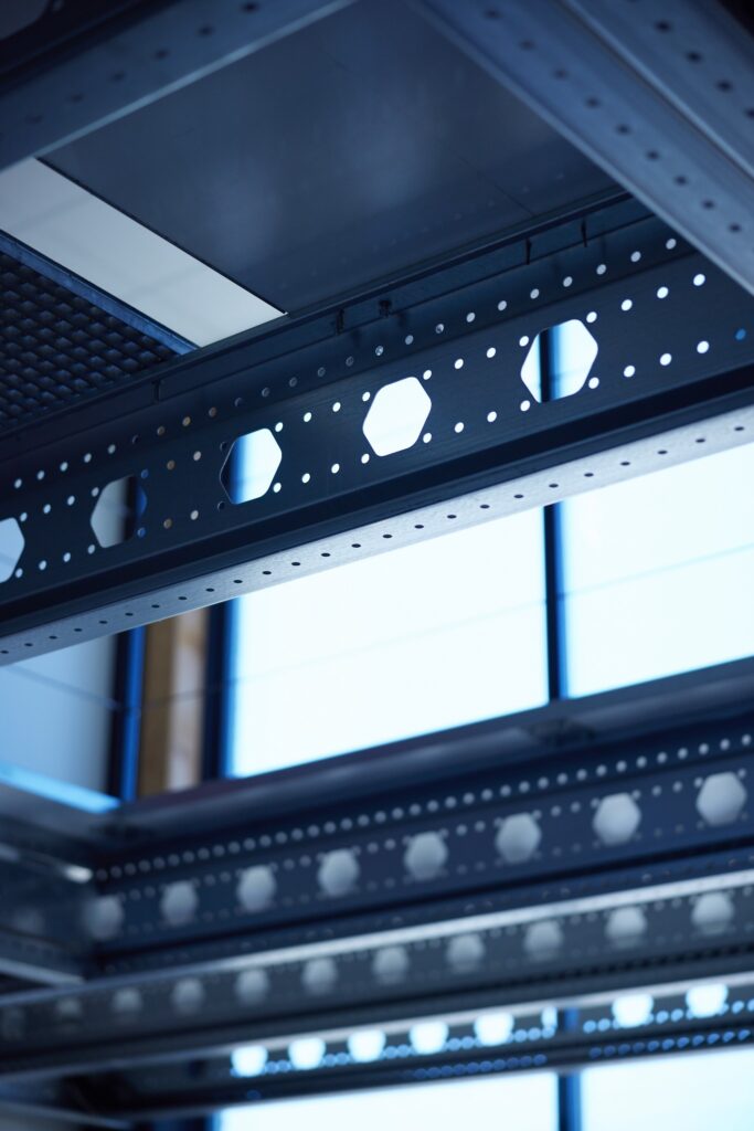 ondersteunene balk voor entresolvloer op een kantoor bij Nolte Mezzanine